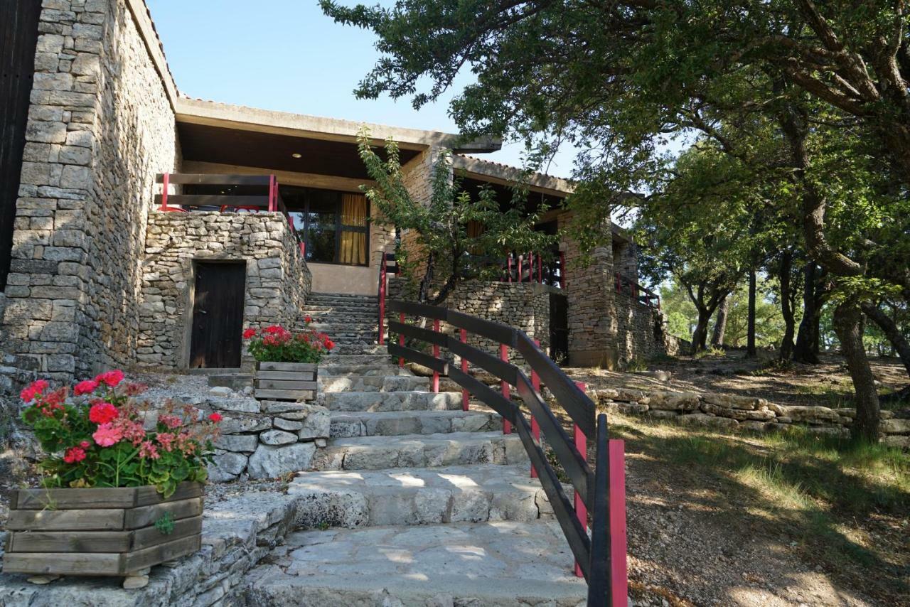 Vvf Luberon Provence Hotel Murs  Buitenkant foto